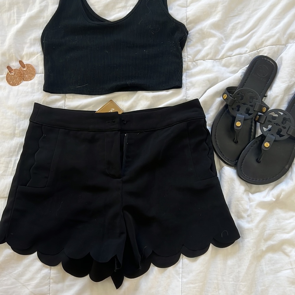 Black Scalloped Francesca’s shorts - S